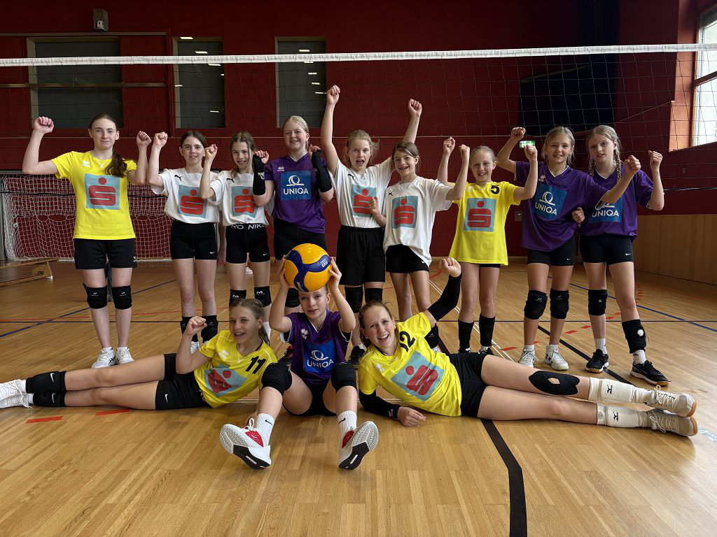 Volleyball-Rookies: Bezirkssieger im Doppelpack!